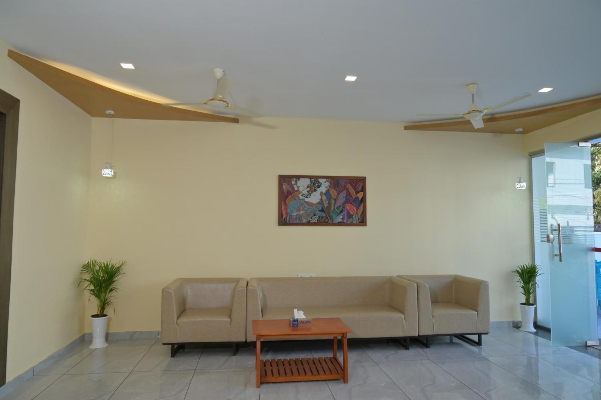 Opm Inn Payyannur Exterior photo
