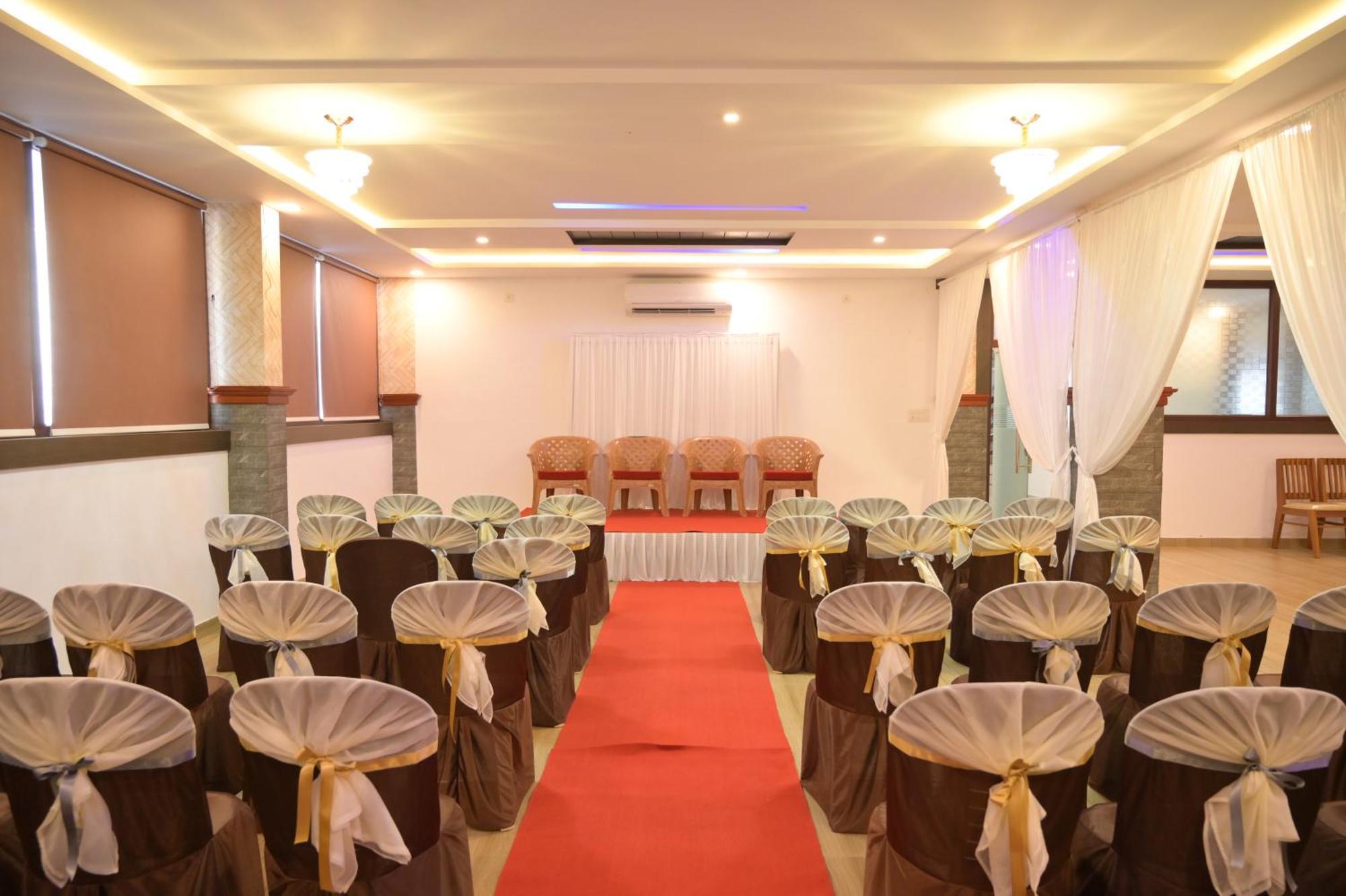 Opm Inn Payyannur Exterior photo